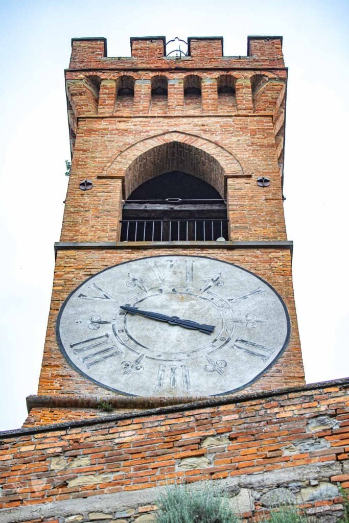 Il Borgo medievale di Brisighella cosa vedere La torre dell'orologio