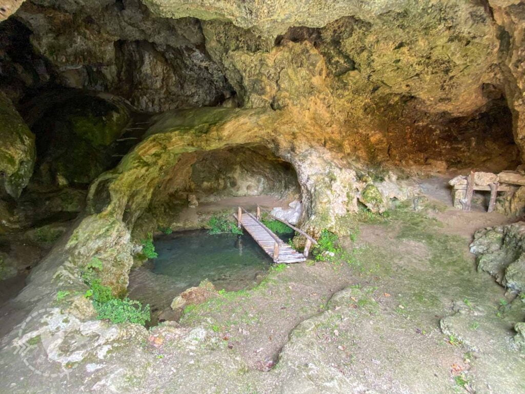 trekking in Emilia Romagna: Grotte di Labante