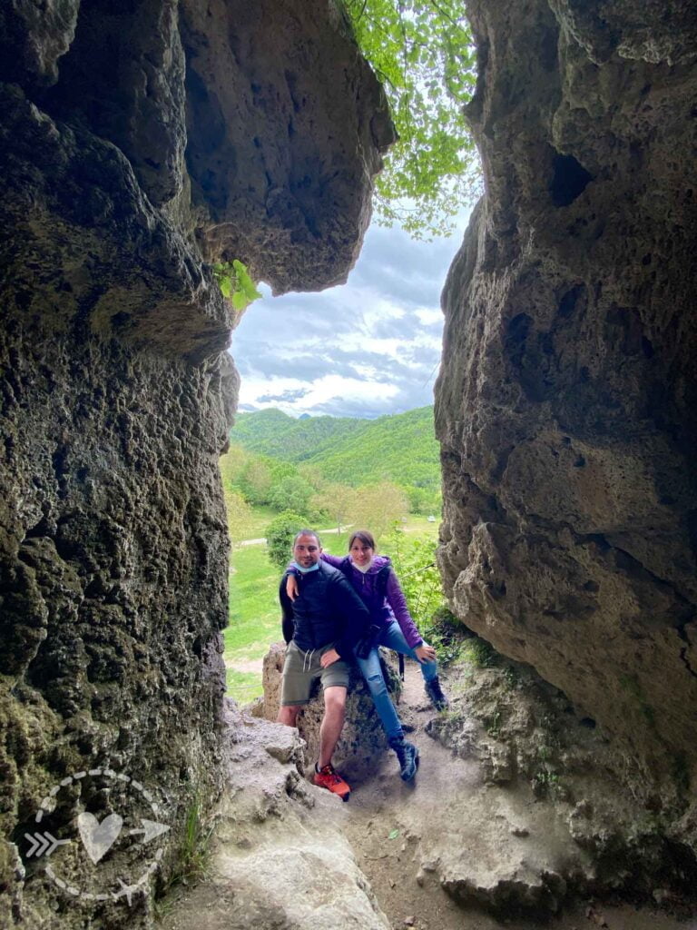trekking in emilia romagna: le grotte di labante