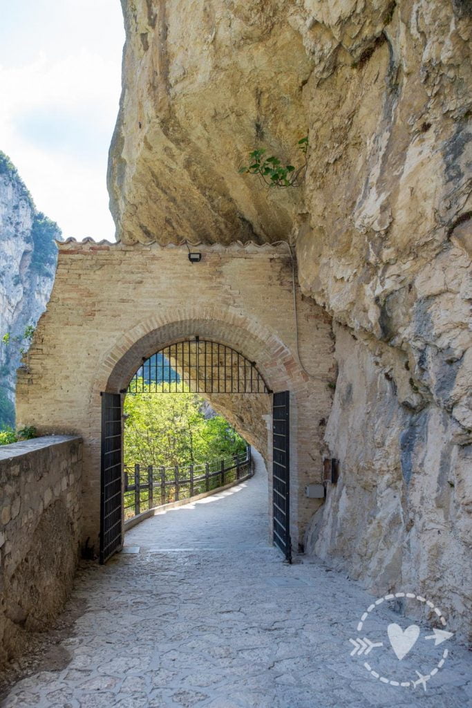 Weekend tra Umbria e Marche: la piana di Castelluccio di Norcia e le grotte di Frasassi