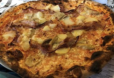 Pizza della pizzeria Salin  - Dove mangiare in Val di Fassa