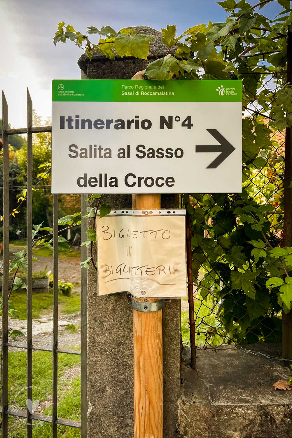 Trekking in appennino: giro ad anello dei Sassi di Roccamalatina